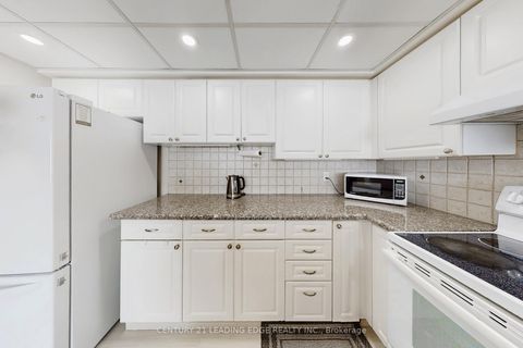 Photo 9 at 413 - 309 Major Mackenzie Drive E, Harding, Richmond Hill