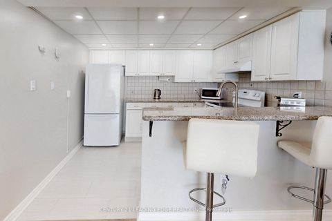 Photo 10 at 413 - 309 Major Mackenzie Drive E, Harding, Richmond Hill