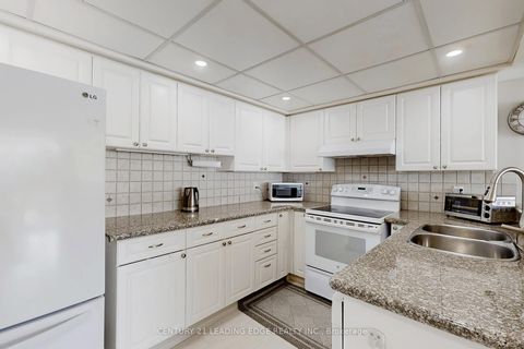 Photo 12 at 413 - 309 Major Mackenzie Drive E, Harding, Richmond Hill