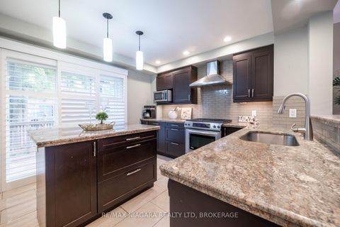 Photo 13 at 81 - 2300 Brays Lane, GA Glen Abbey, Oakville