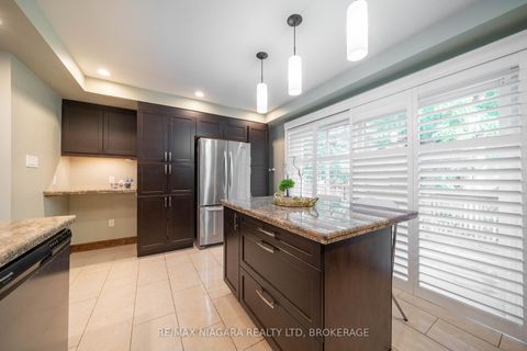 Photo 16 at 81 - 2300 Brays Lane, GA Glen Abbey, Oakville