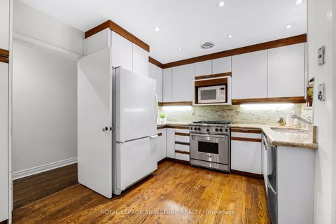 Photo 10 at 24 Ealing Drive, Windfields, Toronto