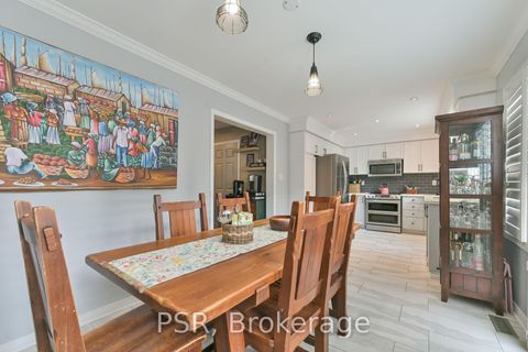 Photo 11 at 35 Arundel Drive, Vellore Village, Vaughan