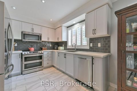 Photo 12 at 35 Arundel Drive, Vellore Village, Vaughan