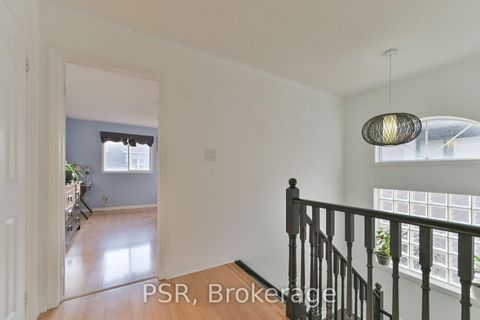 Photo 15 at 35 Arundel Drive, Vellore Village, Vaughan