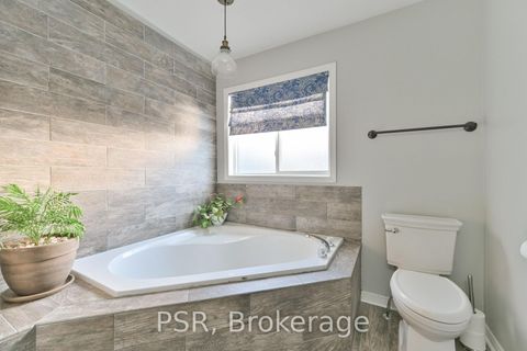 Photo 20 at 35 Arundel Drive, Vellore Village, Vaughan