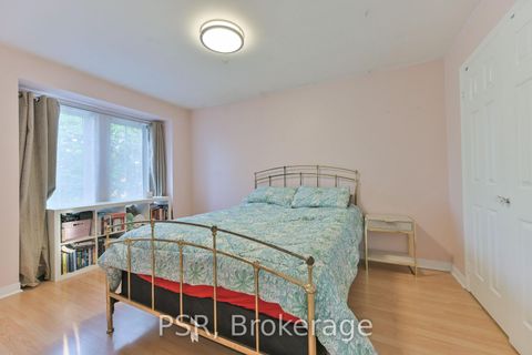 Photo 22 at 35 Arundel Drive, Vellore Village, Vaughan