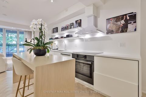 Photo 2 at 201 - 25 Scrivener Square, Moore Park, Toronto