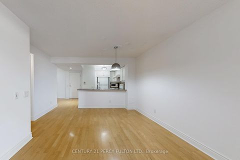 Photo 9 at 1008 - 5 Northtown Way, Willowdale East, Toronto