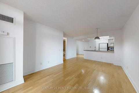 Photo 10 at 1008 - 5 Northtown Way, Willowdale East, Toronto