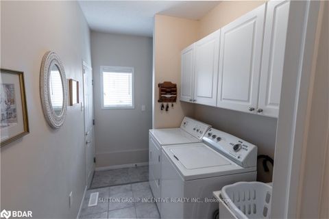 Photo 11 at 13 Commonwealth Road, Shore, Barrie