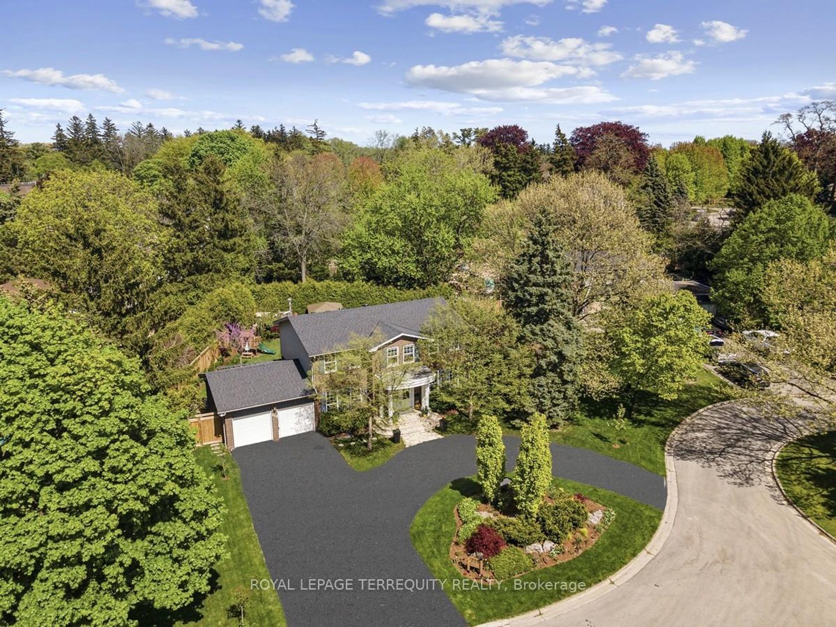 219 Valleyview Court, SW Southwest, Oakville 