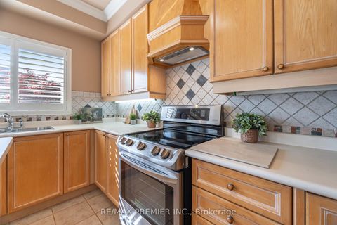 Photo 12 at 265 Julia Valentina Avenue, Sonoma Heights, Vaughan