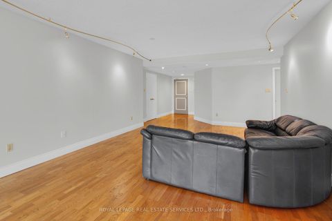 Photo 8 at 609 - 130 Carlton Street, South St. James Town, Toronto