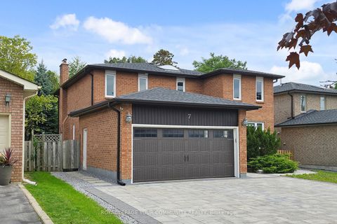Photo 2 at 7 Shaftsbury Avenue, Westbrook, Richmond Hill