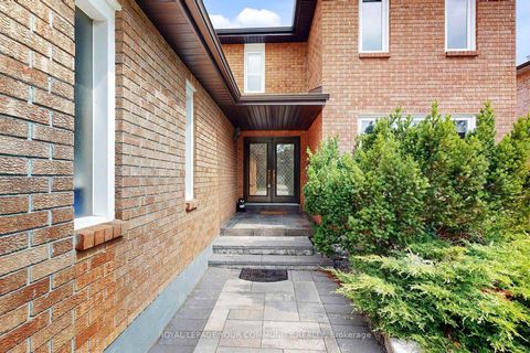 Photo 3 at 7 Shaftsbury Avenue, Westbrook, Richmond Hill