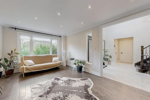 Photo 5 at 7 Shaftsbury Avenue, Westbrook, Richmond Hill