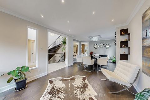 Photo 8 at 7 Shaftsbury Avenue, Westbrook, Richmond Hill