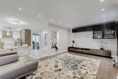 Photo 15 at 7 Shaftsbury Avenue, Westbrook, Richmond Hill