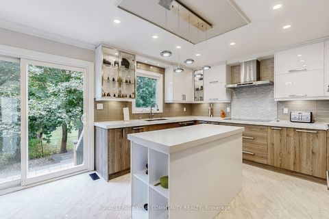 Photo 17 at 7 Shaftsbury Avenue, Westbrook, Richmond Hill