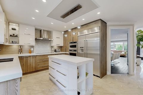 Photo 18 at 7 Shaftsbury Avenue, Westbrook, Richmond Hill