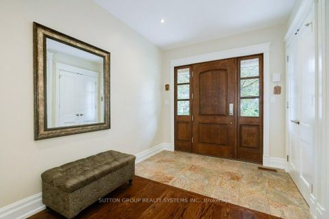 Photo 2 at 101 Perry Crescent, Rosethorn, Toronto