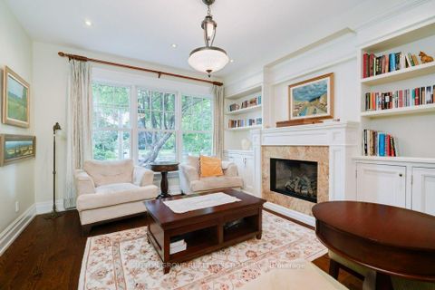 Photo 4 at 101 Perry Crescent, Rosethorn, Toronto