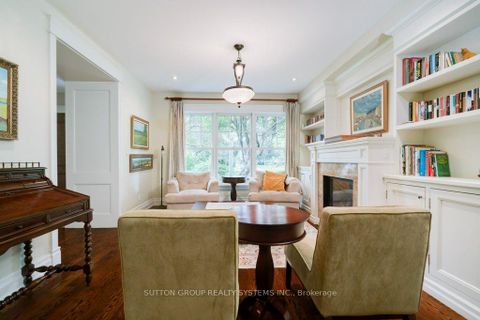Photo 7 at 101 Perry Crescent, Rosethorn, Toronto