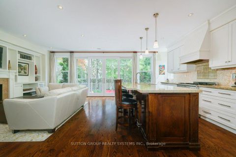 Photo 11 at 101 Perry Crescent, Rosethorn, Toronto