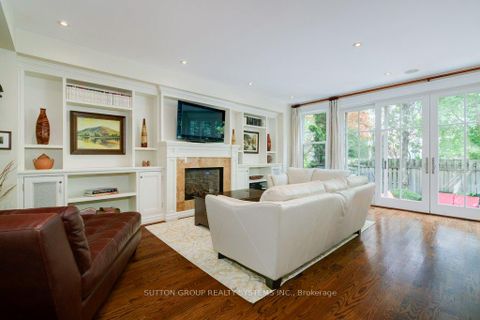 Photo 12 at 101 Perry Crescent, Rosethorn, Toronto