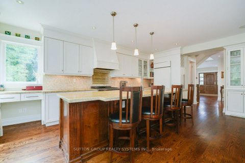 Photo 14 at 101 Perry Crescent, Rosethorn, Toronto