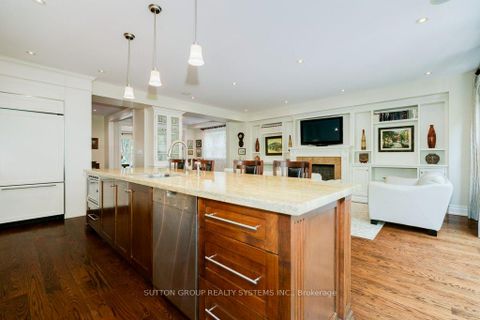 Photo 18 at 101 Perry Crescent, Rosethorn, Toronto