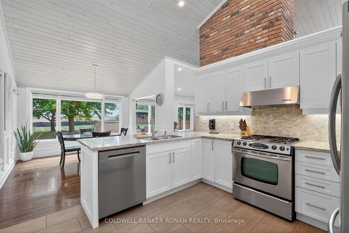 Photo 11 at 22 Mulock Drive, Bond Head, Bradford West Gwillimbury