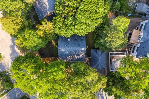 Photo 2 at 39 Addison Crescent, Don Mills, Toronto