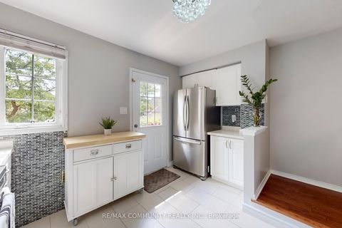 Photo 10 at 80 - 2 Hedge End Road N, Rouge E11, Toronto