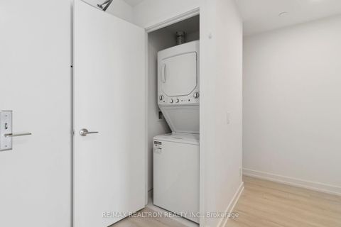 Photo 11 at 2207 - 33 Helendale Avenue, Eglinton, Toronto
