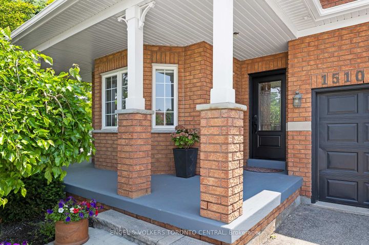 Photo 2 at 1510 Samuelson Circle, Meadowvale Village, Mississauga