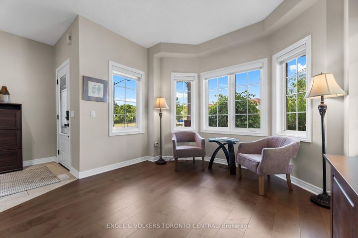 Photo 4 at 1510 Samuelson Circle, Meadowvale Village, Mississauga