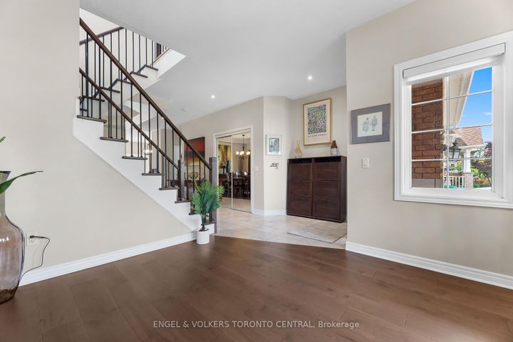 Photo 5 at 1510 Samuelson Circle, Meadowvale Village, Mississauga