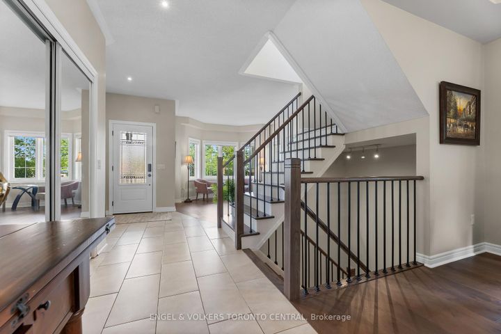 Photo 6 at 1510 Samuelson Circle, Meadowvale Village, Mississauga