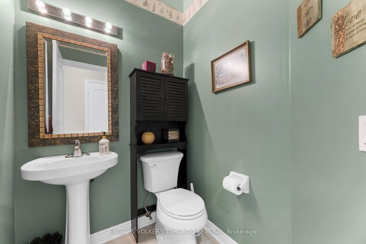 Photo 8 at 1510 Samuelson Circle, Meadowvale Village, Mississauga