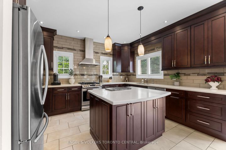 Photo 9 at 1510 Samuelson Circle, Meadowvale Village, Mississauga