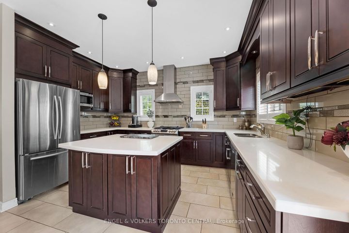 Photo 10 at 1510 Samuelson Circle, Meadowvale Village, Mississauga