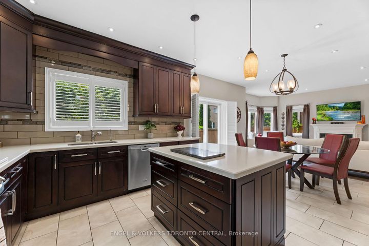 Photo 11 at 1510 Samuelson Circle, Meadowvale Village, Mississauga