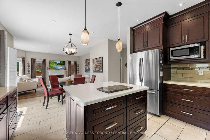 Photo 12 at 1510 Samuelson Circle, Meadowvale Village, Mississauga