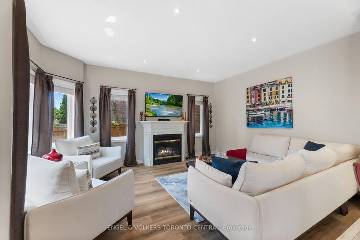 Photo 15 at 1510 Samuelson Circle, Meadowvale Village, Mississauga