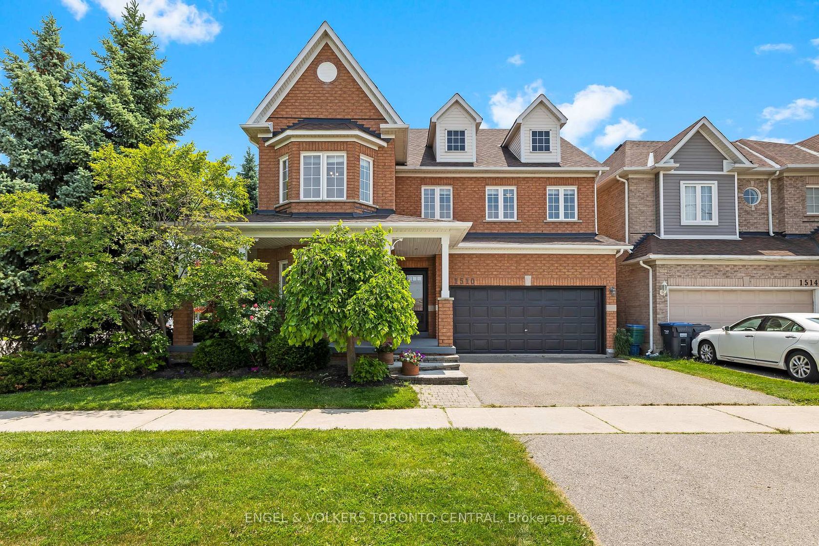 1510 Samuelson Circle, Meadowvale Village, Mississauga by Loree Meneguzzi Real Estate 1510 Samuelson Circle, Meadowvale Village, Mississauga