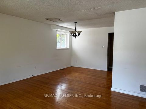 Photo 3 at 14 Madron Crescent, York University Heights, Toronto