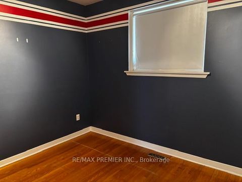Photo 5 at 14 Madron Crescent, York University Heights, Toronto