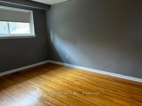 Photo 6 at 14 Madron Crescent, York University Heights, Toronto